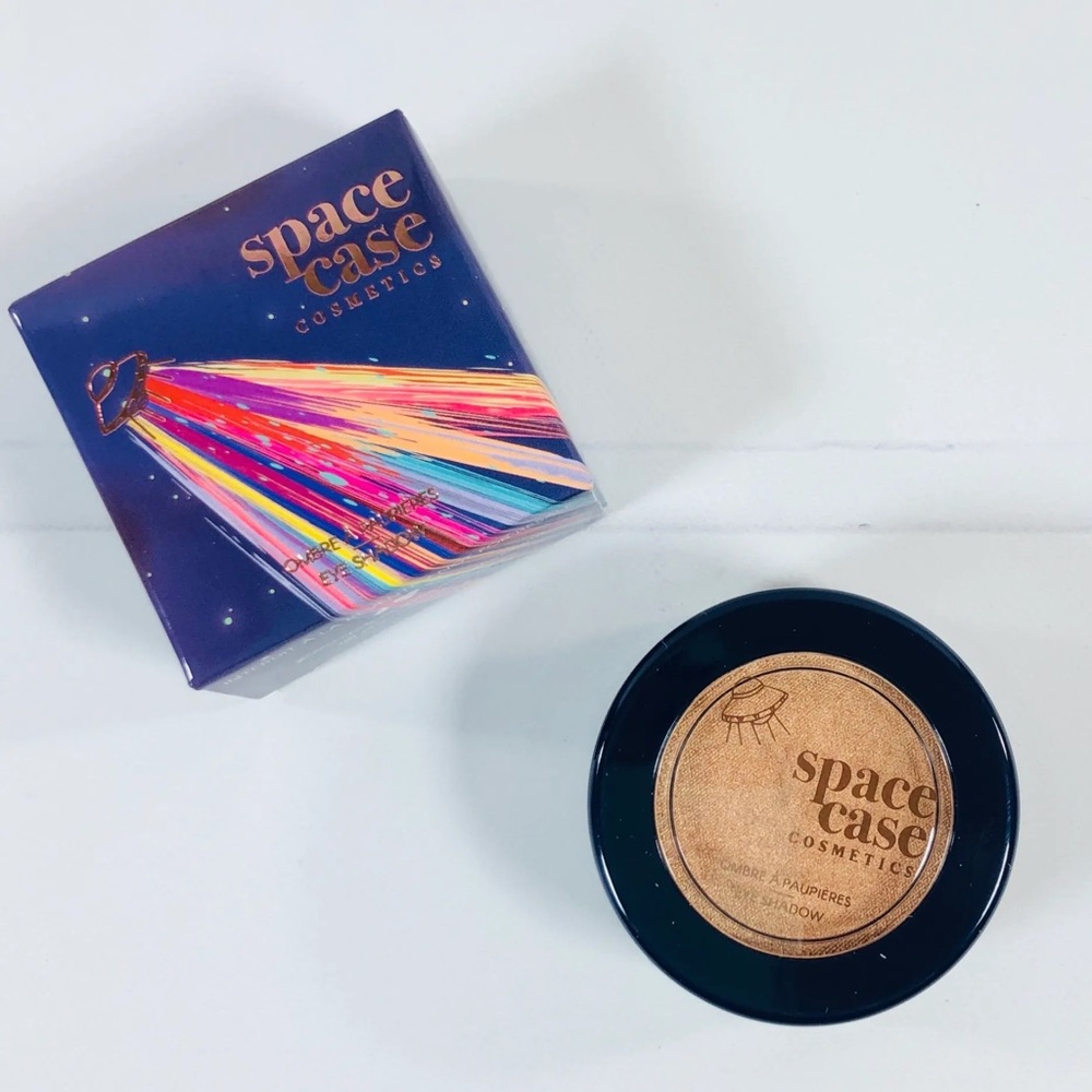 Space case cosmetic eyeshadow- Gold base
